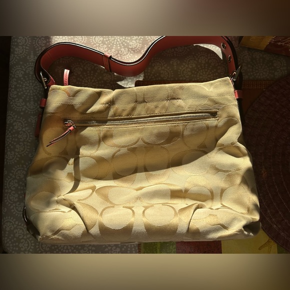 Price is firm- Coach C1060-F15067 - Picture 10 of 16